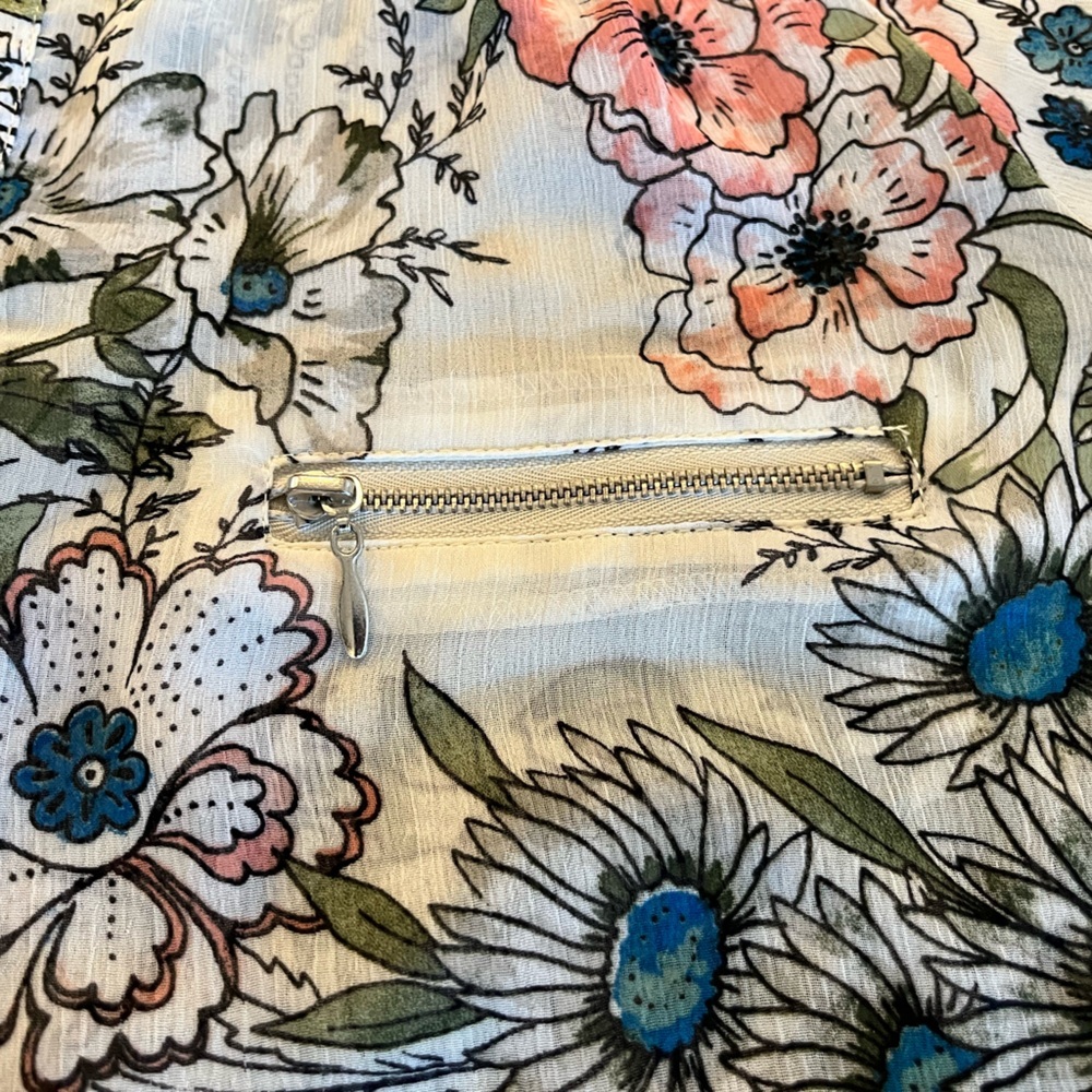 Signature Studio Sheer Floral Blouse Zip Pocket 3/4 Sleeve Medium Hi-Lo Hem - Picture 5 of 6